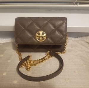 Authentic Tory burch Willa wallet on chain